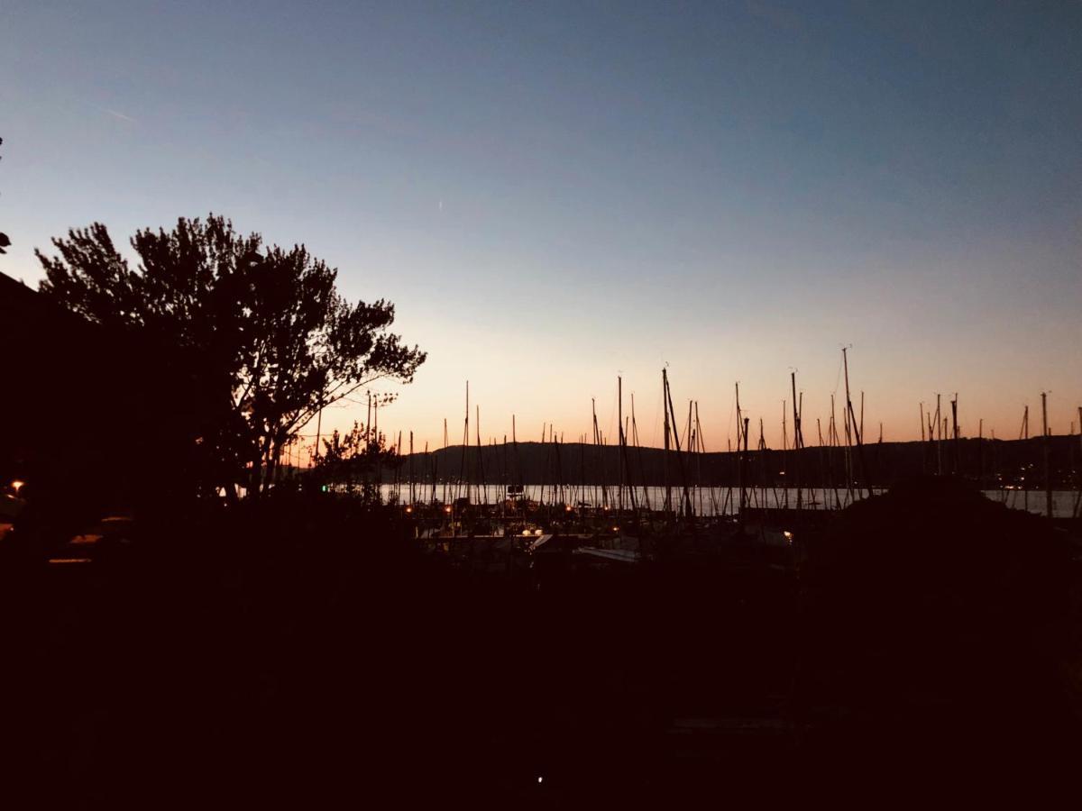 Zwischen Hafen Und Strandbad Констанц Экстерьер фото