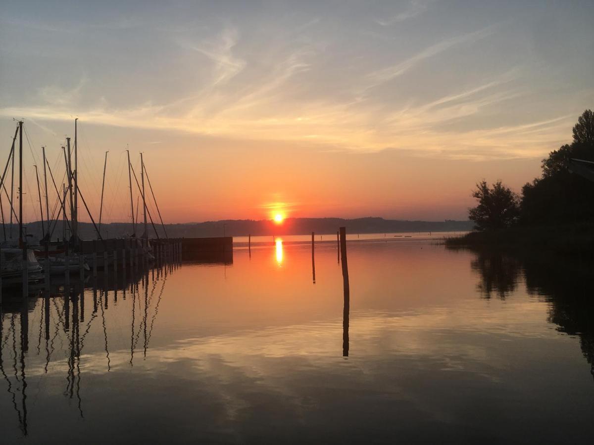 Zwischen Hafen Und Strandbad Констанц Экстерьер фото